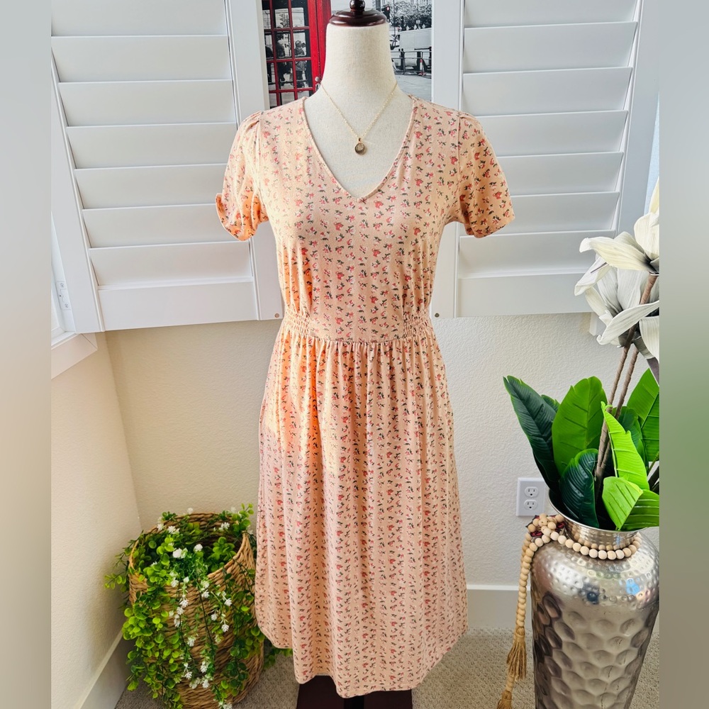 Uniqlo. Size S.  Peach Floral V-Neck Midi Dress
